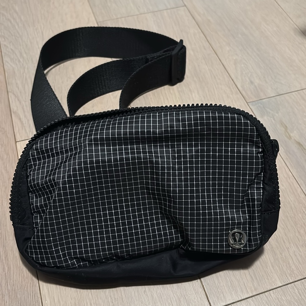 lululemon Everywhere Belt Bag